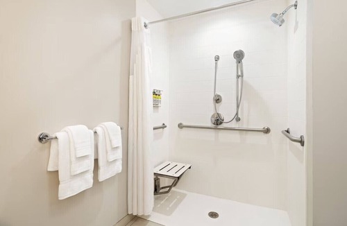 Florence Hotel | Florence Civic 2Queen Studio Pool, Gym, Breakfast