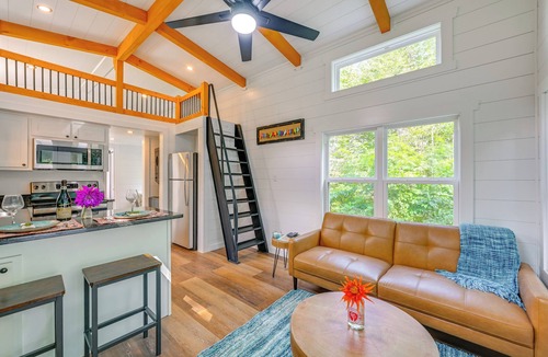 Franklin Cottage | Franklin Cottage: Deck w/Blue Ridge Mtn Views!