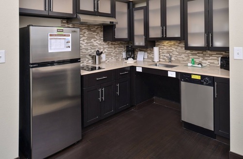 Rochester Condo | Free Breakfast + Shared Pool & Hot Tub | Great Location Near Mayo Clinic!