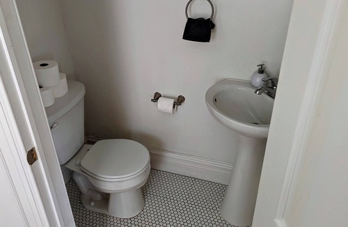 York Apartment | Free Parking & Fenced Yard