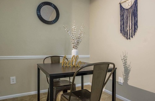 Arlington Apartment | Frontdesk | 1BR Apt near Dining + Entertainment