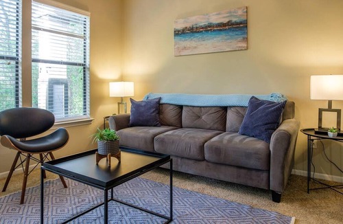 Arlington Apartment | Frontdesk | 1BR Apt near Dining + Entertainment