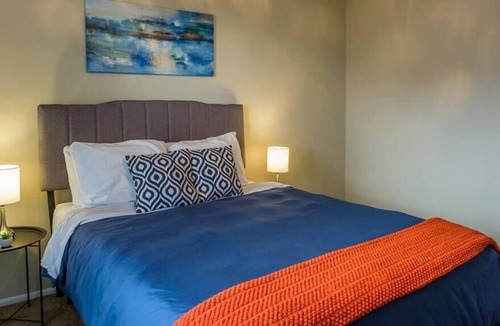 Arlington Apartment | Frontdesk | 1BR Apt minutes to Airport