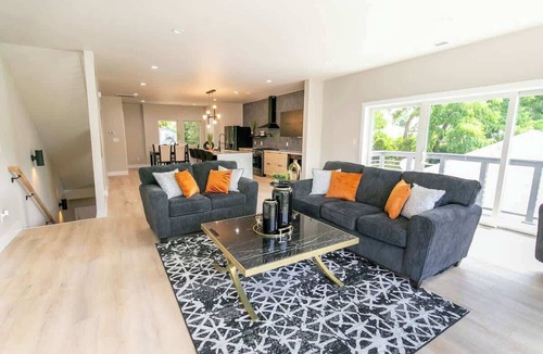 Biddleville House | Game Room | Rooftop | Sleeps 16 | Mins to Downtown