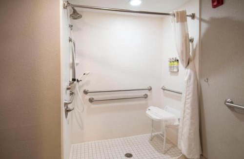 Jackson Apartment | Gated King Bed Studio with Kitchenette Room 225