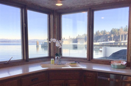 Langley House | Glorious Sunrises, Eagles & Seals! Waterfront Home right in Downtown Langley!
