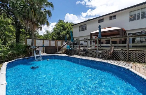Jacksonville House | Gorgeous Colonial House on the Water w/Pool & Jacuzzin
