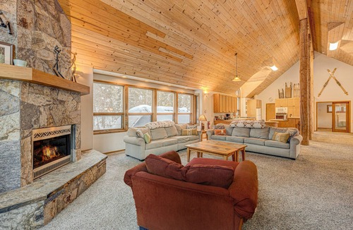 Donner Lake Woods House | Gorgeous lakefront escape with fireplace, close to skiing