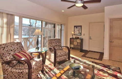 Lake Harmony Estates Condo | Gorgeous Lakefront Views - Rent 1 week, Stay a second week for $1