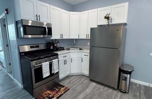 Ampere Apartment | Grand Deluxe 1BR Penthouse Suite near Newark Airport