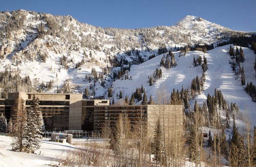 Salt Lake Mountain Resorts Resort | GREATEST SNOW ON EARTH - Ski-In/Out @ Cliff Lodge - March 13-20 - Sleeps 10