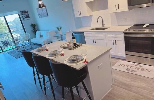 West Palm Beach Apartment | Group Lux great for up to 8 guests