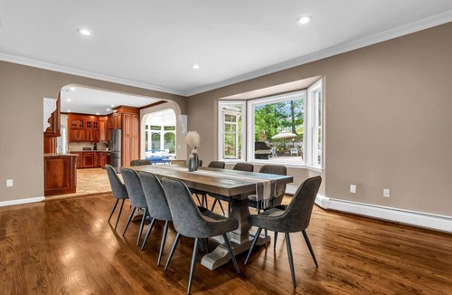 Stony Point Villa | Group Retreat w. Backyard, BBQ, Gym, Games & More!