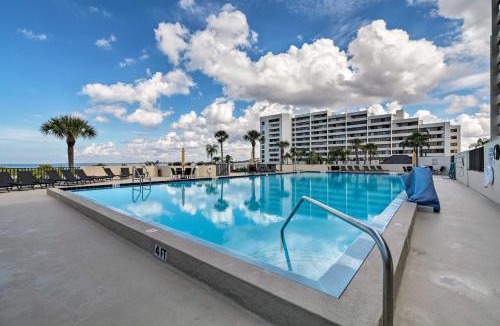 Hudson House | Gulf-View Condo w/Heated Pool in Hudson!