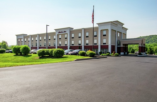 Pine Grove Hotel | Hampton Inn Pine Grove