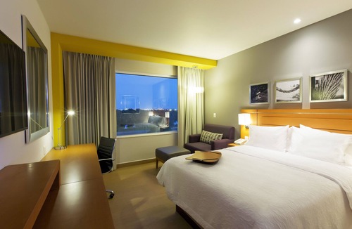 Paraiso Hotel | Hampton Inn & Suites by Hilton Paraiso