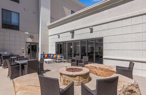 Greeley Hotel | Hampton Inn & Suites Greeley