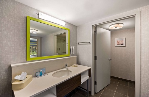 Crown Heights Hotel | Hampton Inn & Suites Poughkeepsie
