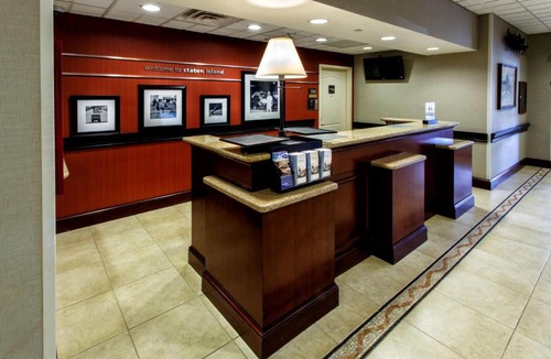 Bloomfield Hotel | Hampton Inn & Suites Staten Island