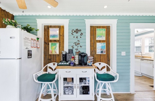 Wilmington House | Happy Place🏖️🐶 Prime Historic 1915 Pet-Friendly Home:Great Beach & Downtown Spot!