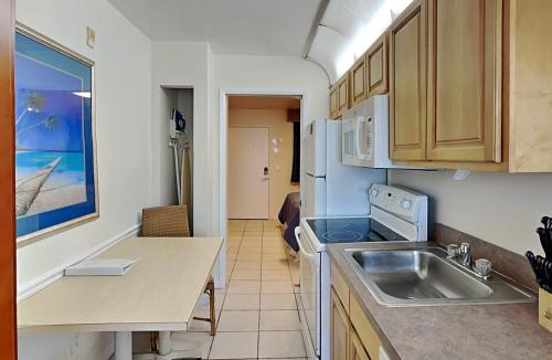 Lenox Park Apartment | Harbour Beach Resort 203