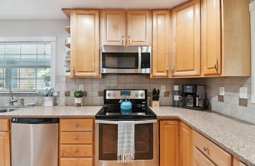 St. Augustine House | Heated pool huge yard mins to beach/DT, small celebrations PAC MAN, pets ok