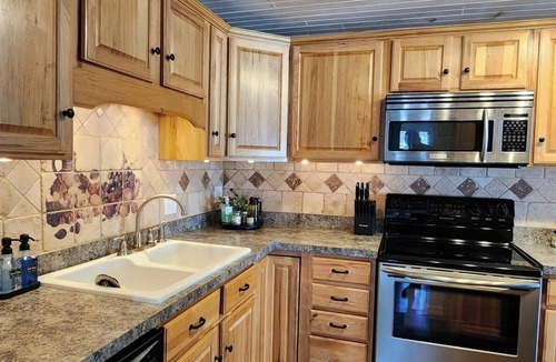 Laurelton Cabin | Heavenly Views on the Creek!