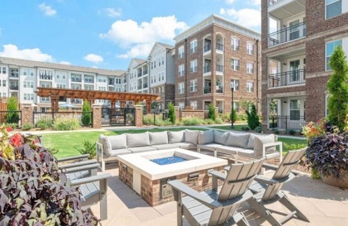 Cornelius Apartment | Herons Perch, Elevators, Pool, Gym
