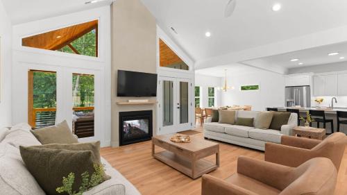Mooresville House | Hideaway Cove by AvantStay