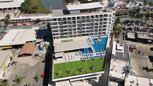 Lomas de Mazatlan Hotel | HIGH GARDEN GRAND HOTEL