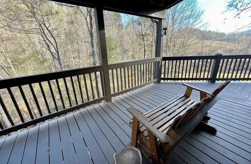 Grassy Creek House | High On Helton - Hot Tub, Fisherman's Paradise on Helton Creek, Pool Table, WIFI, Fireplace