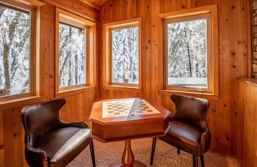 Dorrington Ski Chalet | High Trees Haven~EV Charging Plug, Sauna, Heat & A/C!