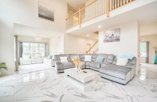 Jonas House | Hike, Sip & Ski: Spacious Poconos Home