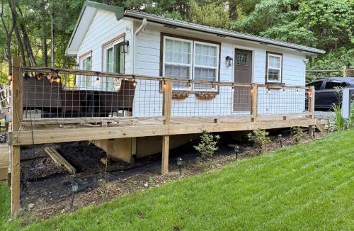 West Jefferson House | Hilltop Hideaway w/Scenic Views & Hot Tub!