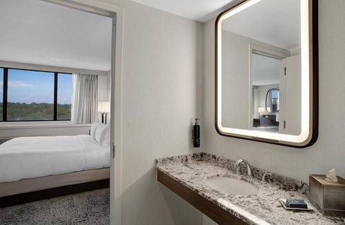 Crystal City Hotel | Hilton Arlington National Landing