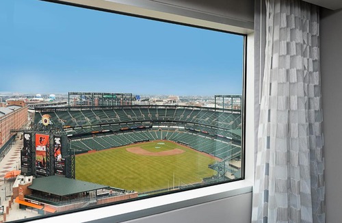 Downtown West Hotel | Hilton Baltimore Inner Harbor