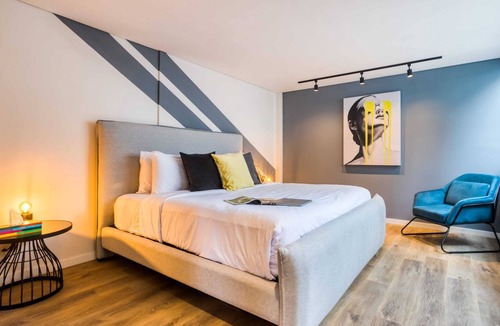 Granada Apartment | Hip & Cozy Apt w/ 3BR | 2 Crazy Rooftops +Gym+B/Center