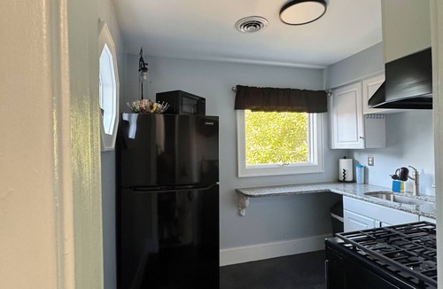 Bound Brook Apartment | Historic apartment in Bound Brook. Newly renovated, gated parking, garden patio