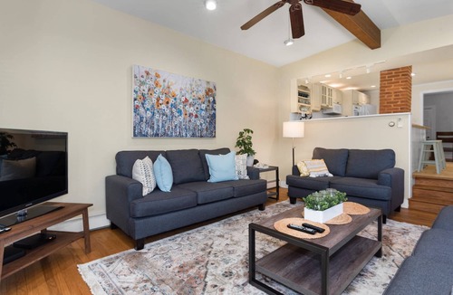 Historic District House | Historic Happy Home Steps from Main Street w Private Yard, Screened-In Porch & Parking