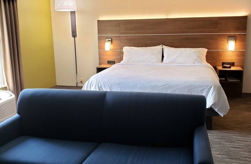 Edgewood Hotel | Holiday Inn Express Edgewood-Aberdeen-Bel Air by IHG