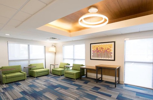 Stone Mountain Hotel | Holiday Inn Express Atlanta-Stone Mountain by IHG