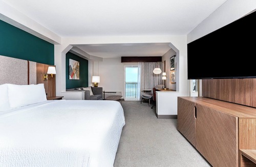 East Daytona Hotel | Holiday Inn & Suites Daytona Beach on the Ocean by IHG