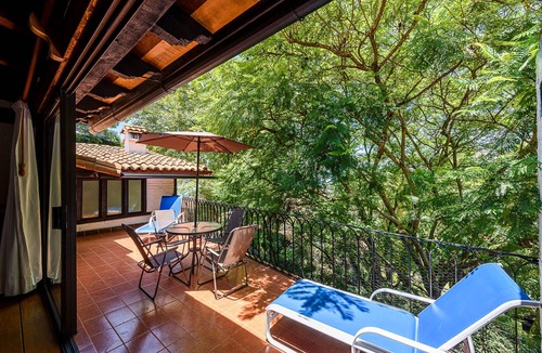 Agua Fria Apartment | Hostal El Palomar: In the Center of Valle de Bravo