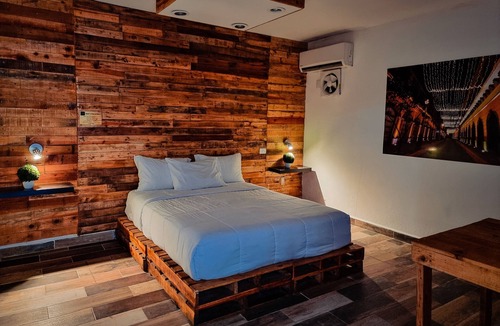 Lomas de Mazatlan Hostel | Hostal la casa de madera