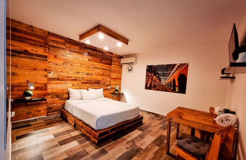 Lomas de Mazatlan Hostel | Hostal la casa de madera