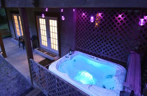 Luray House | Hot Tub - Fire Pit - Pool Table - Pet Friendly - Good Times