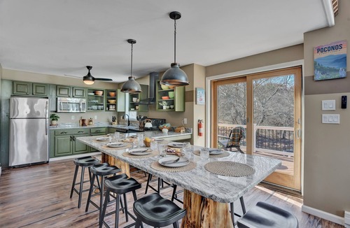 Briar Crest Woods Cabin | Hot Tub*Firepit*Game Room*Sleeps 12*Near Lake