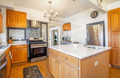 Stanley House | Hot tub, firepit, grill & game room—patio fun!