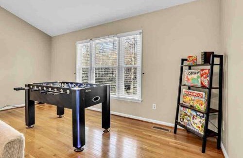 Pleasant Garden Apartment | Hot Tub, K Bed, Hammock, Fire pit, Quiet & Peaceful