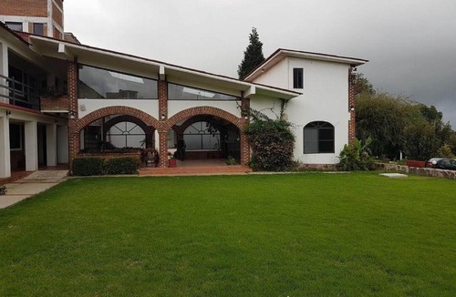 Villa del Carbon Hotel | Hotel Los Sauces